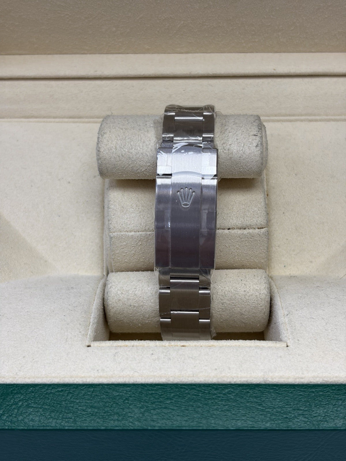 New Rolex Oyster Perpetual 124200 Silver Oyster Bracelet with Silver Bezel