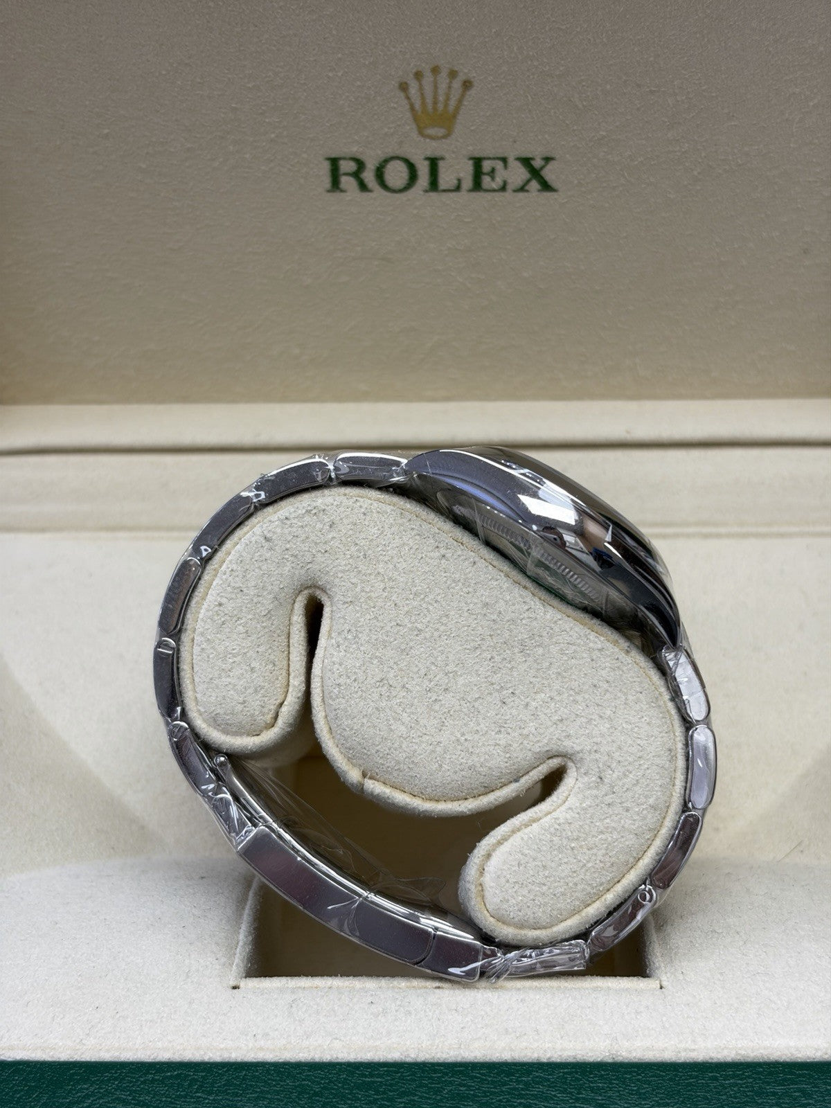New Rolex Oyster Perpetual 124200 Silver Oyster Bracelet with Silver Bezel
